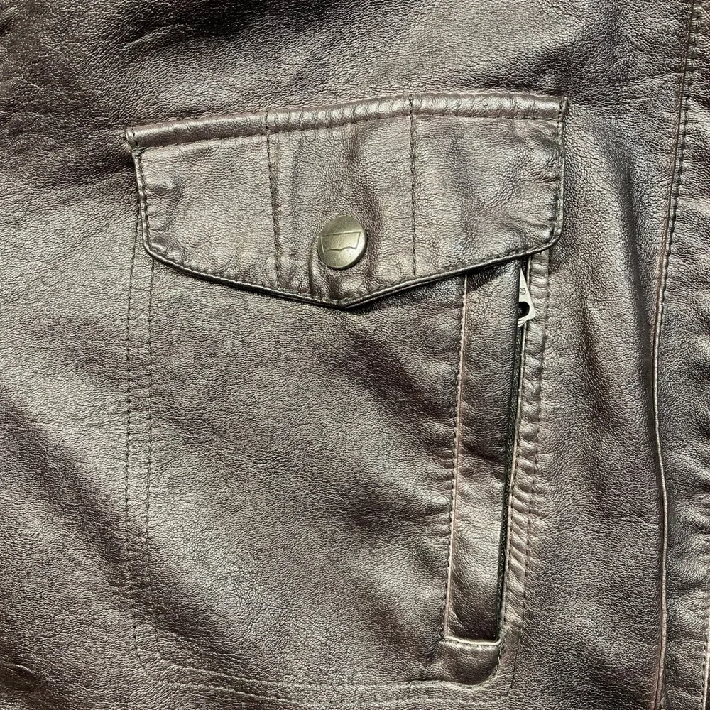 Levis command attention